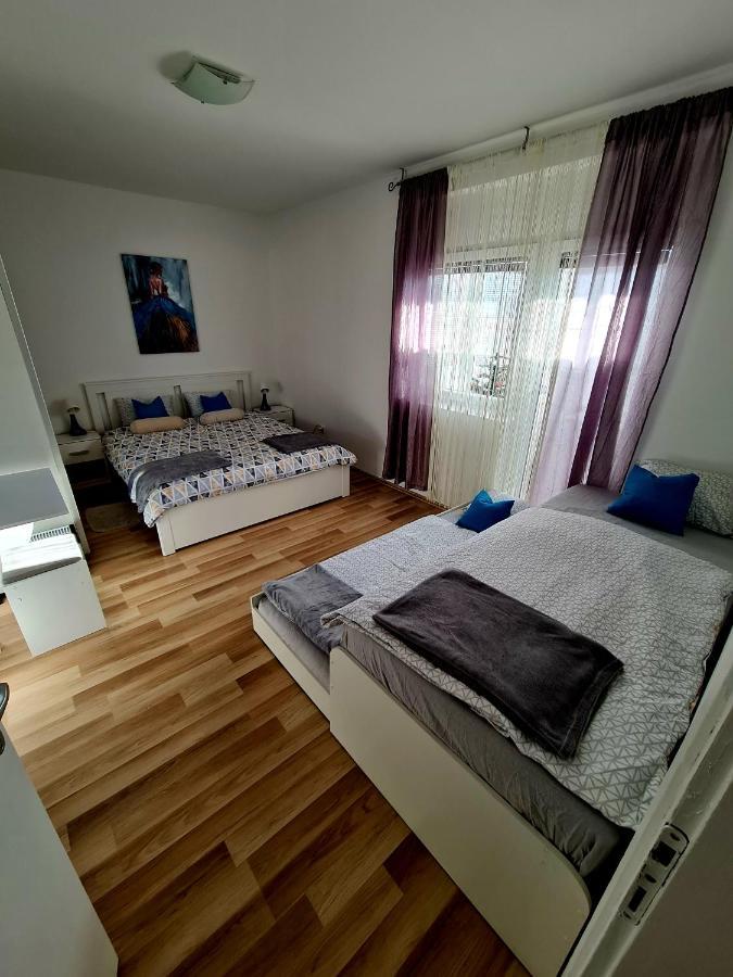 Apartment Pemper - Self Check In And Check Out Otočac Exteriör bild