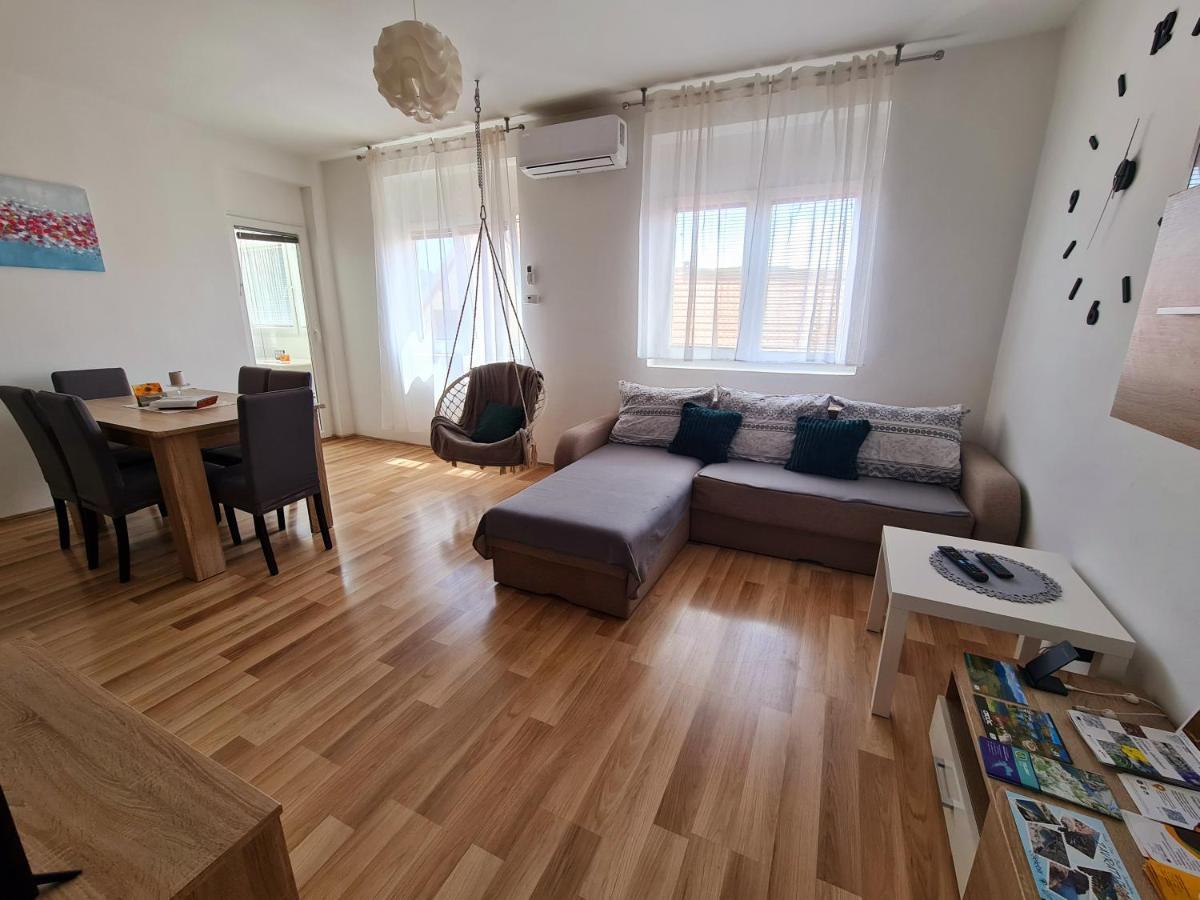 Apartment Pemper - Self Check In And Check Out Otočac Exteriör bild