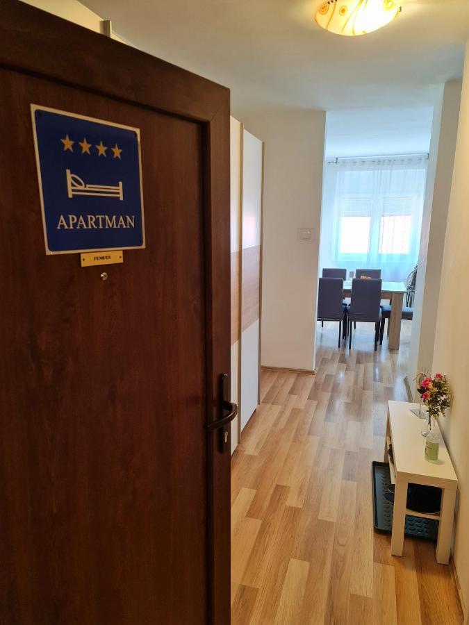 Apartment Pemper - Self Check In And Check Out Otočac Exteriör bild