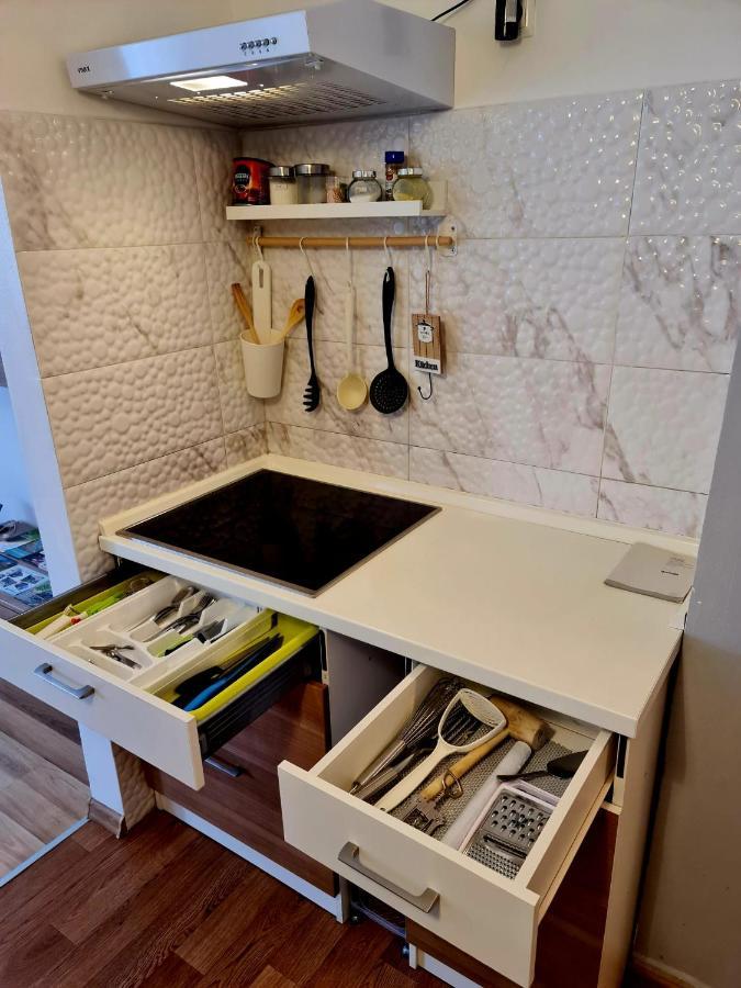 Apartment Pemper - Self Check In And Check Out Otočac Exteriör bild