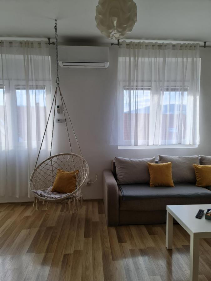 Apartment Pemper - Self Check In And Check Out Otočac Exteriör bild