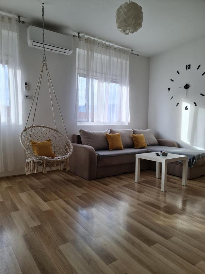 Apartment Pemper - Self Check In And Check Out Otočac Exteriör bild
