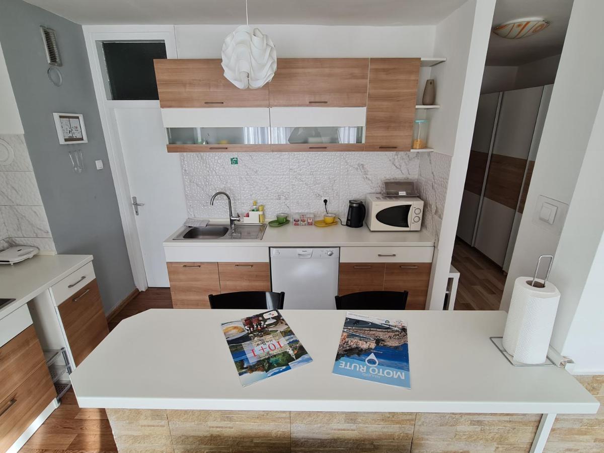 Apartment Pemper - Self Check In And Check Out Otočac Exteriör bild