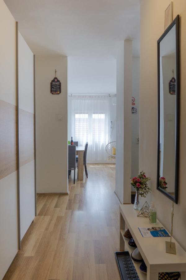 Apartment Pemper - Self Check In And Check Out Otočac Exteriör bild